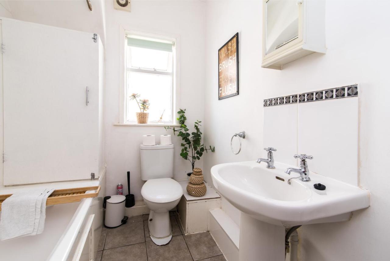 Characterful 2 Bed Apartment - Spacious & Comfy Castle Donington Ngoại thất bức ảnh